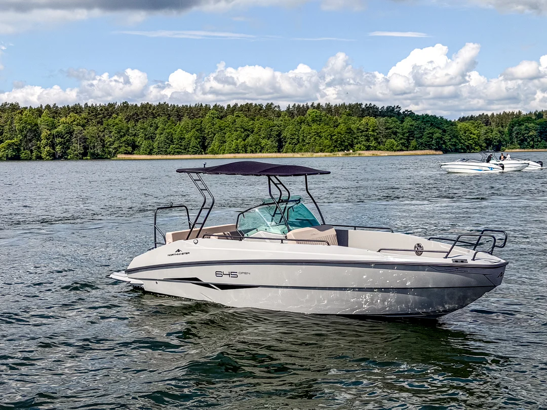 yachting-4-motorowki-na-wynajem--71