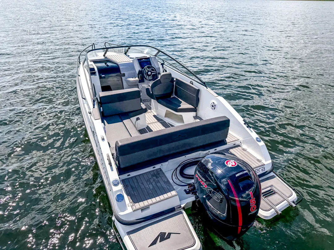 yachting-4-motorowki-na-wynajem-Northmaster 685-Prospera-10