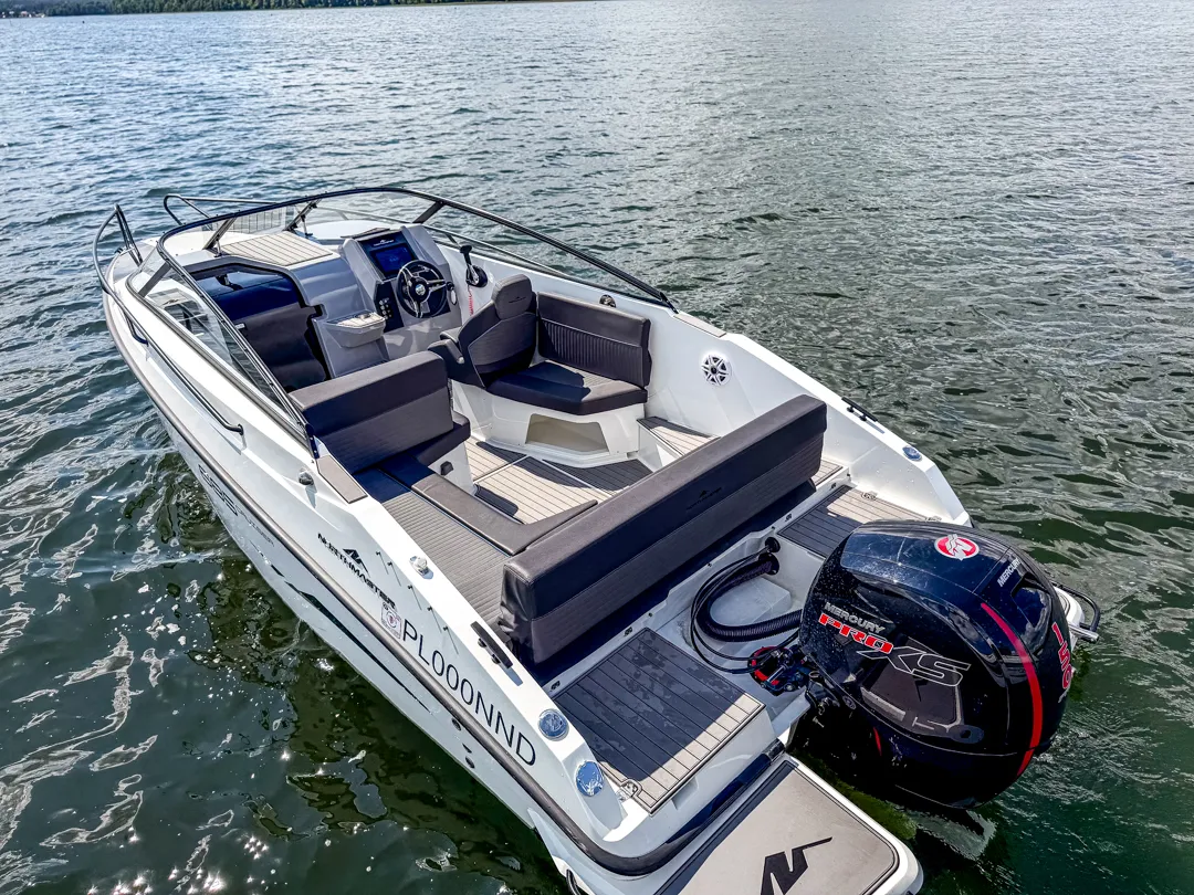 yachting-4-motorowki-na-wynajem-Northmaster 685-Prospera-11