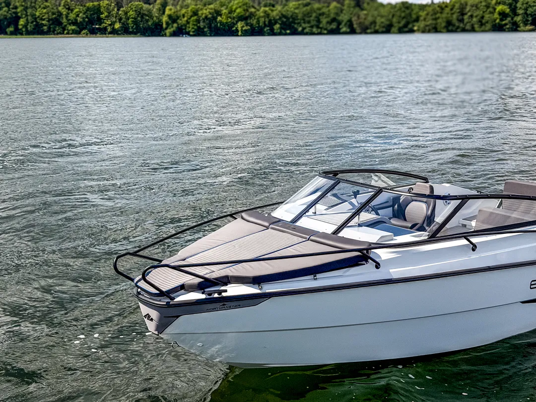 yachting-4-motorowki-na-wynajem-Northmaster 685-Prospera-12