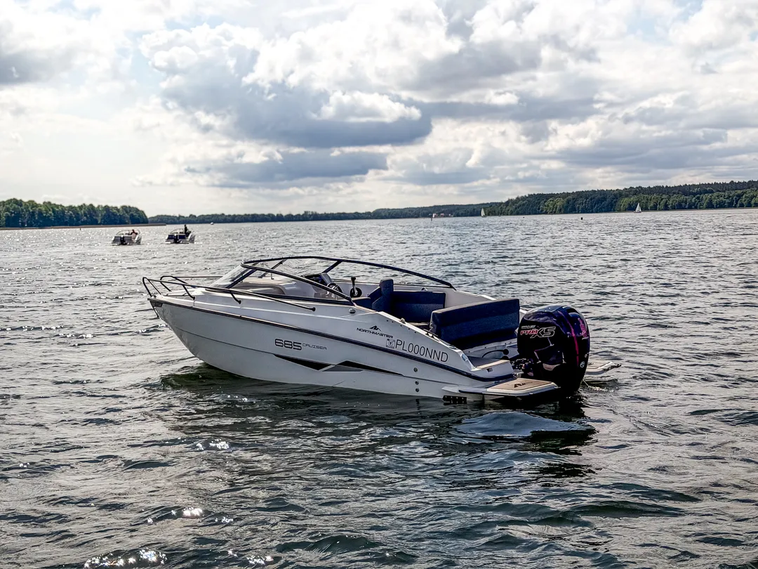 yachting-4-motorowki-na-wynajem-Northmaster 685-Prospera-6