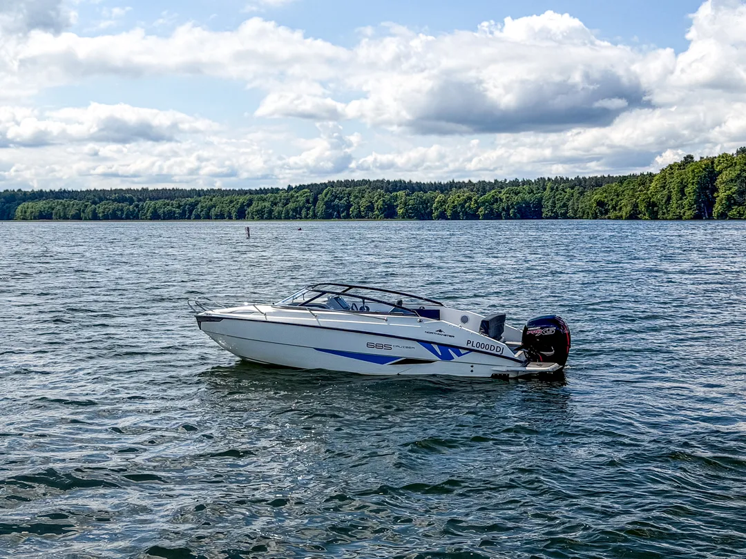 yachting-4-motorowki-na-wynajem-Northmaster 685-Mercury-150-ProXs-Lucky-1