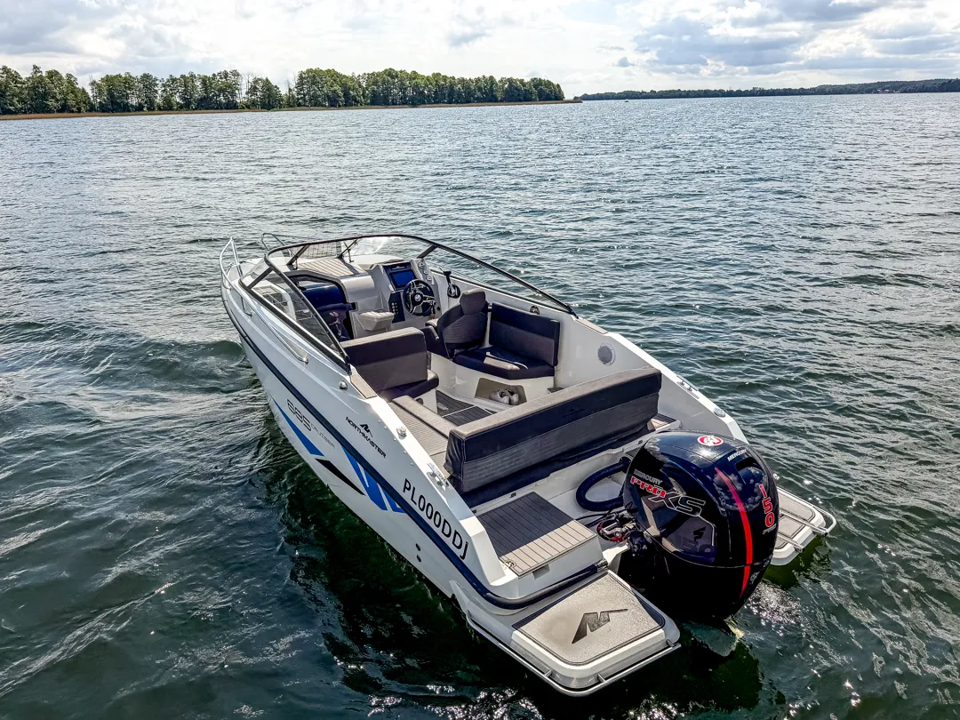 yachting-4-motorowki-na-wynajem-Northmaster 685-Mercury-150-ProXs-Lucky-3