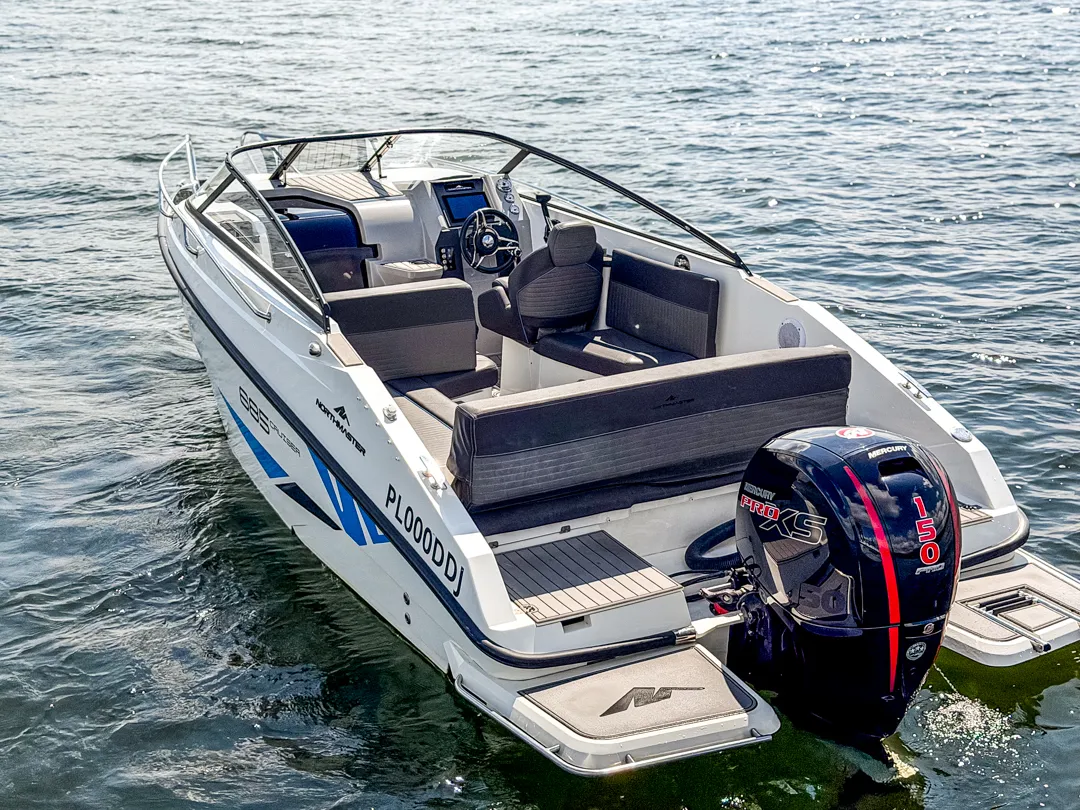 yachting-4-motorowki-na-wynajem-Northmaster 685-Mercury-150-ProXs-Lucky-4