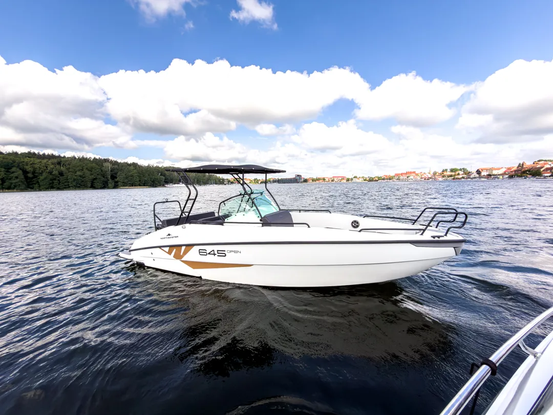 yachting-4-motorowki-na-wynajem-northmaster-645-ttop-boracay-1