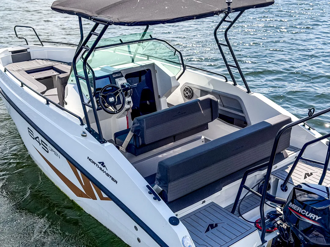 yachting-4-motorowki-na-wynajem-northmaster-645-ttop-boracay-8