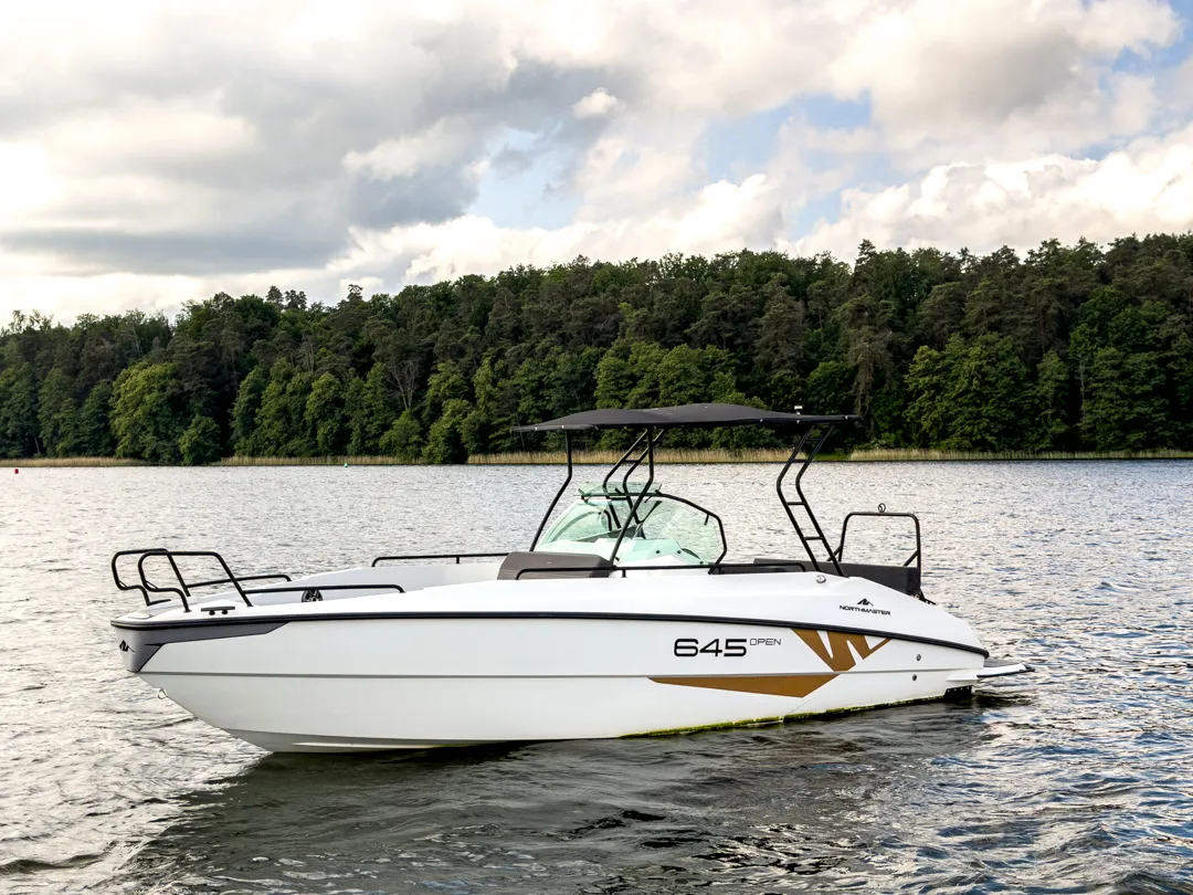 yachting-4-motorowki-na-wynajem-northmaster-645-ttop-boracay-9