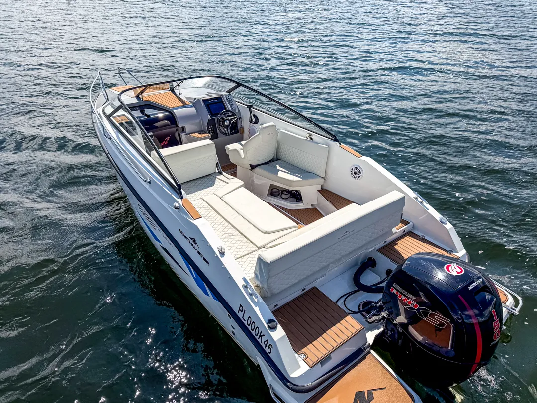 yachting-4-motorowki-na-wynajem-northmaster-685-santorini-13