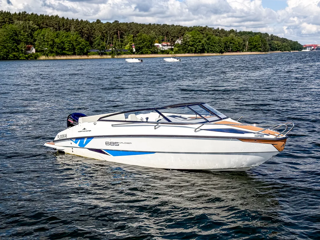 yachting-4-motorowki-na-wynajem-northmaster-685-santorini-9