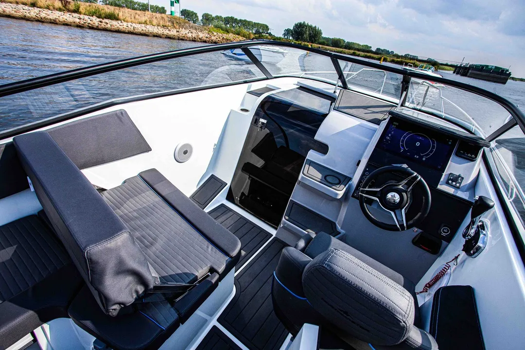 yachting4-lodzie-motorowe-wegorzewo-najem-czarter-northmaster-open760-7